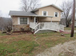 84 Valleyview St, Reeds Spring, MO 65737