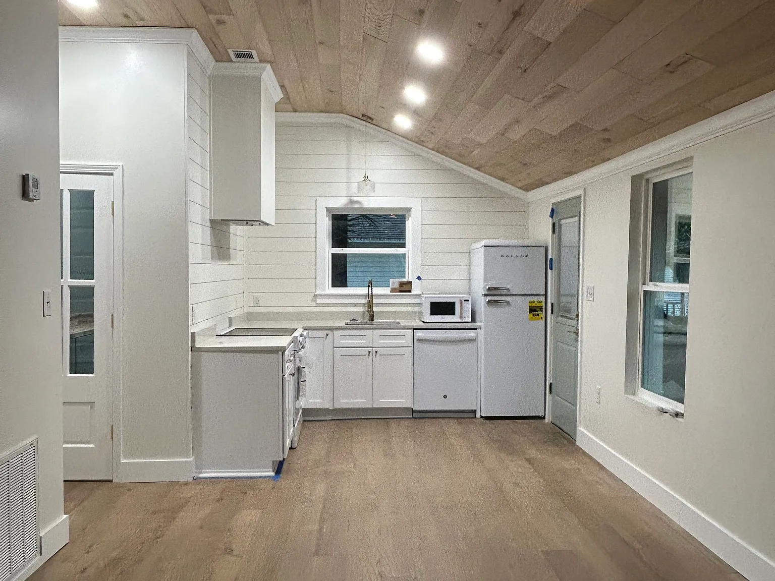 1 bed, 700 sqft, $1,500 — Photo 4