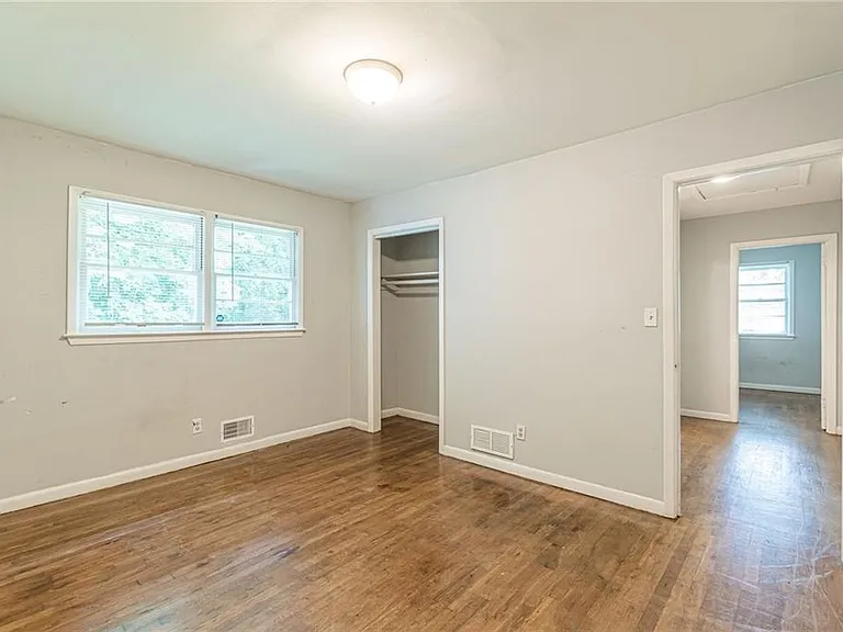 350 Brooks Ave SW — Photo 15