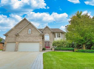 21781 Sandra Theresa Dr, Macomb, MI 48044