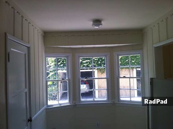3rd image of 945 1/2 N Martel Ave