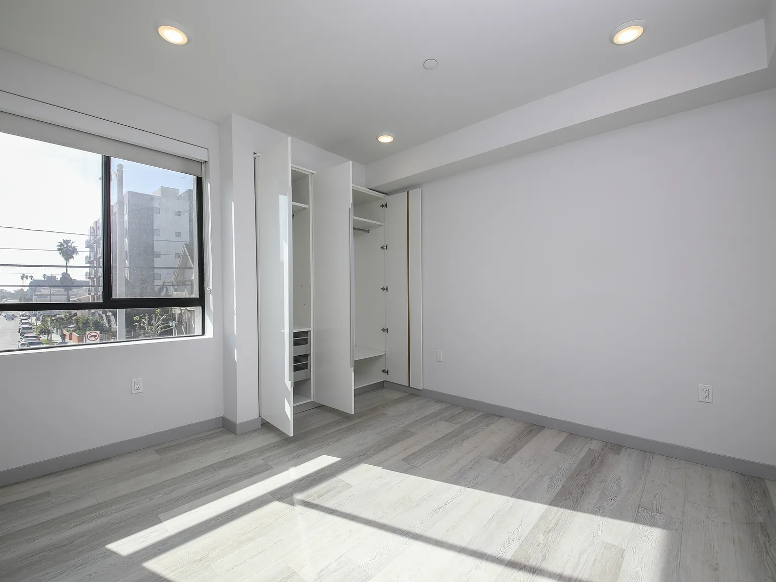 941 Fedora Street - 304 — Photo 2