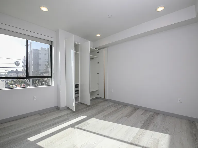 941 Fedora St #304 — Photo 2