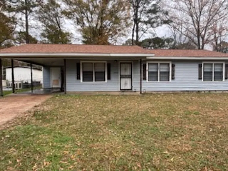 2860 Charleston Dr — Photo 1