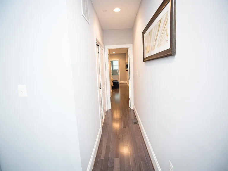 229 E St NE #1 — Photo 12
