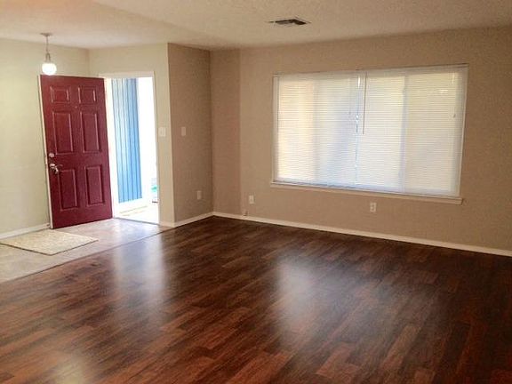 5th image of 6836 Glendora Dr NE
