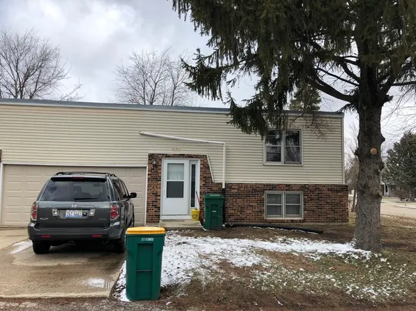 1819 Maness Ct, Sycamore, IL 60178