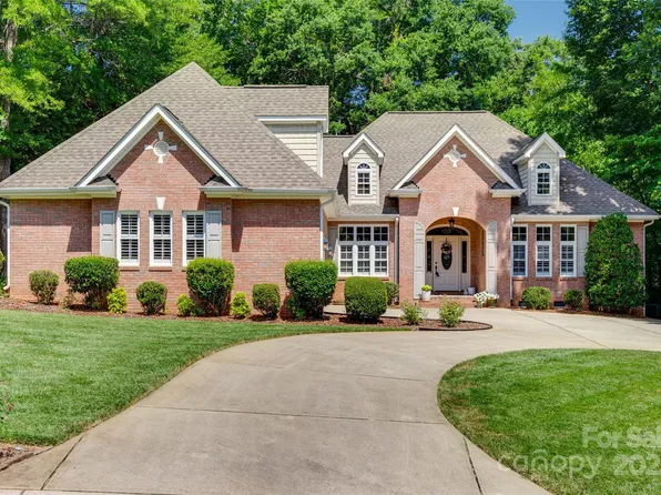 125 Highland Forest Dr, Clover, SC 29710