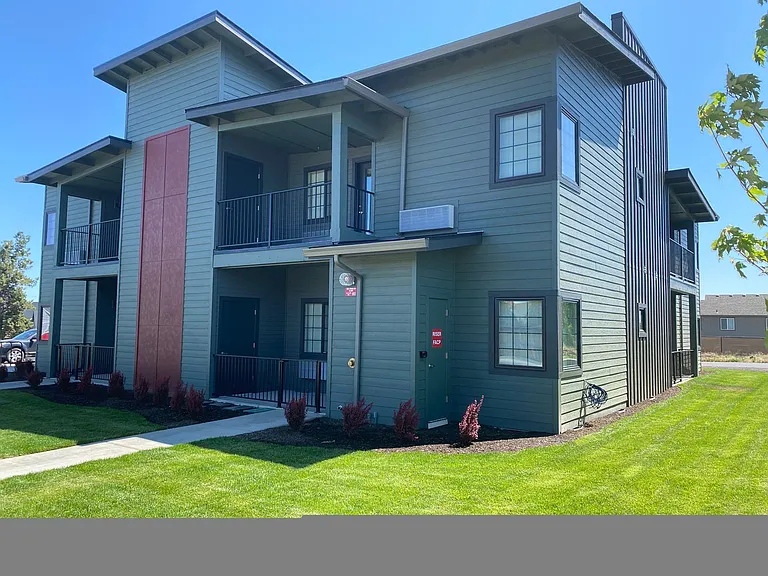 1140 SW 27th St #203 — Photo 4