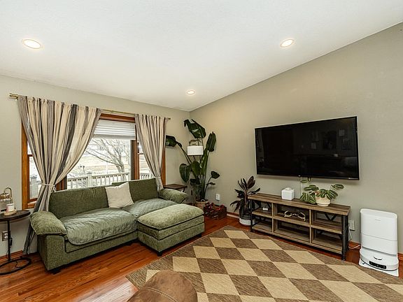 5th image of 3716 9th Ave SW