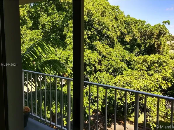 1805 Sans Souci Blvd APT 431, North Miami, FL 33181