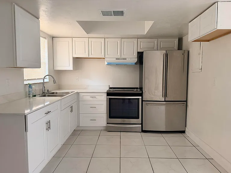 2552 NW 52nd Ave #B19 — Photo 1