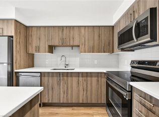 235 Chapel Hill Dr #5, Kitchener, ON N2R 0S4