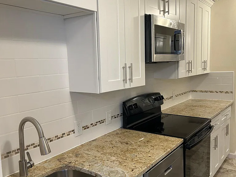 1 Strawberry Hill Ave #1E — Photo 16