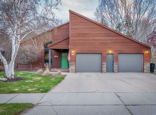 301 Juniper Dr, Bismarck, ND 58503