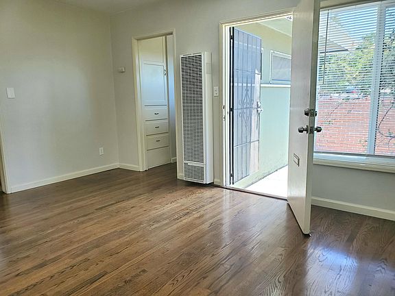 2nd image of 3982 Hamilton St