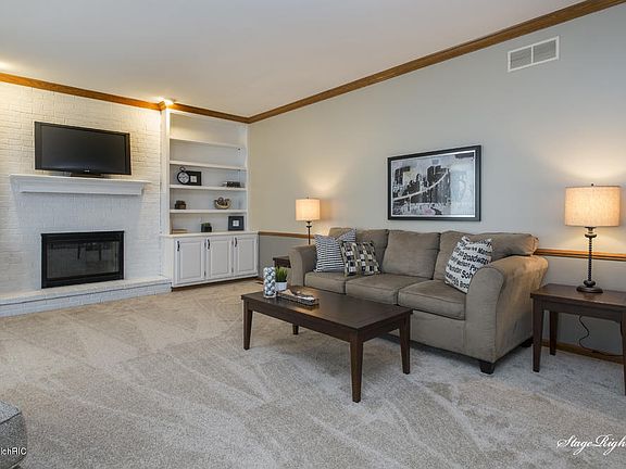3rd image of 3506 Sandhill Ln