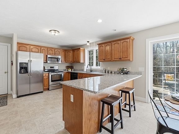 5th image of 331 E County Rd