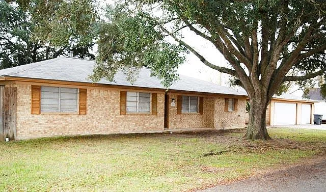 4209 Strawberry Dr — Photo 2