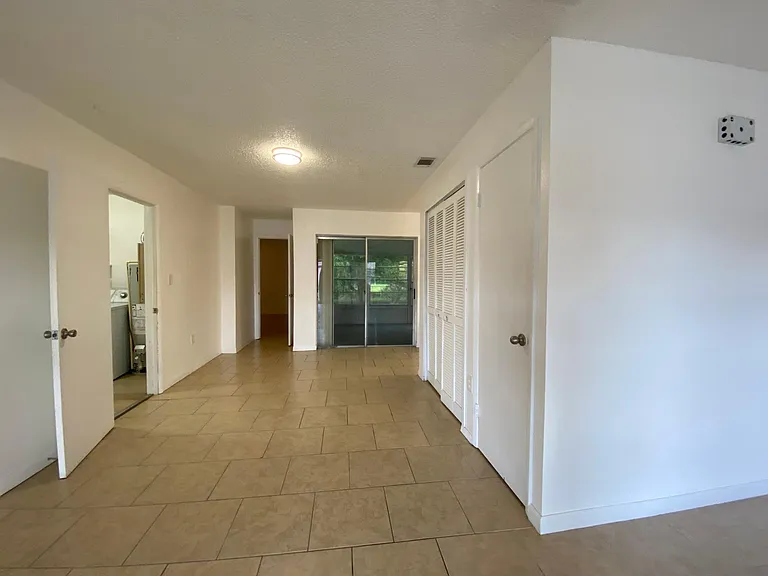 435 Earl Ave — Photo 8