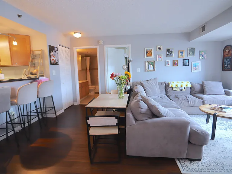 700 1st St #10T — Photo 1