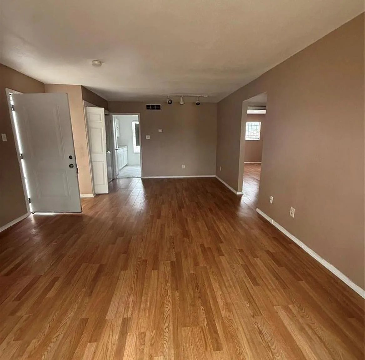 8323 Wilcrest Dr — Photo 4