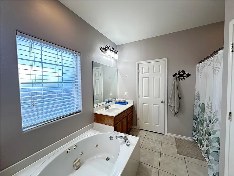 6321 Oso Pkwy — Photo 25
