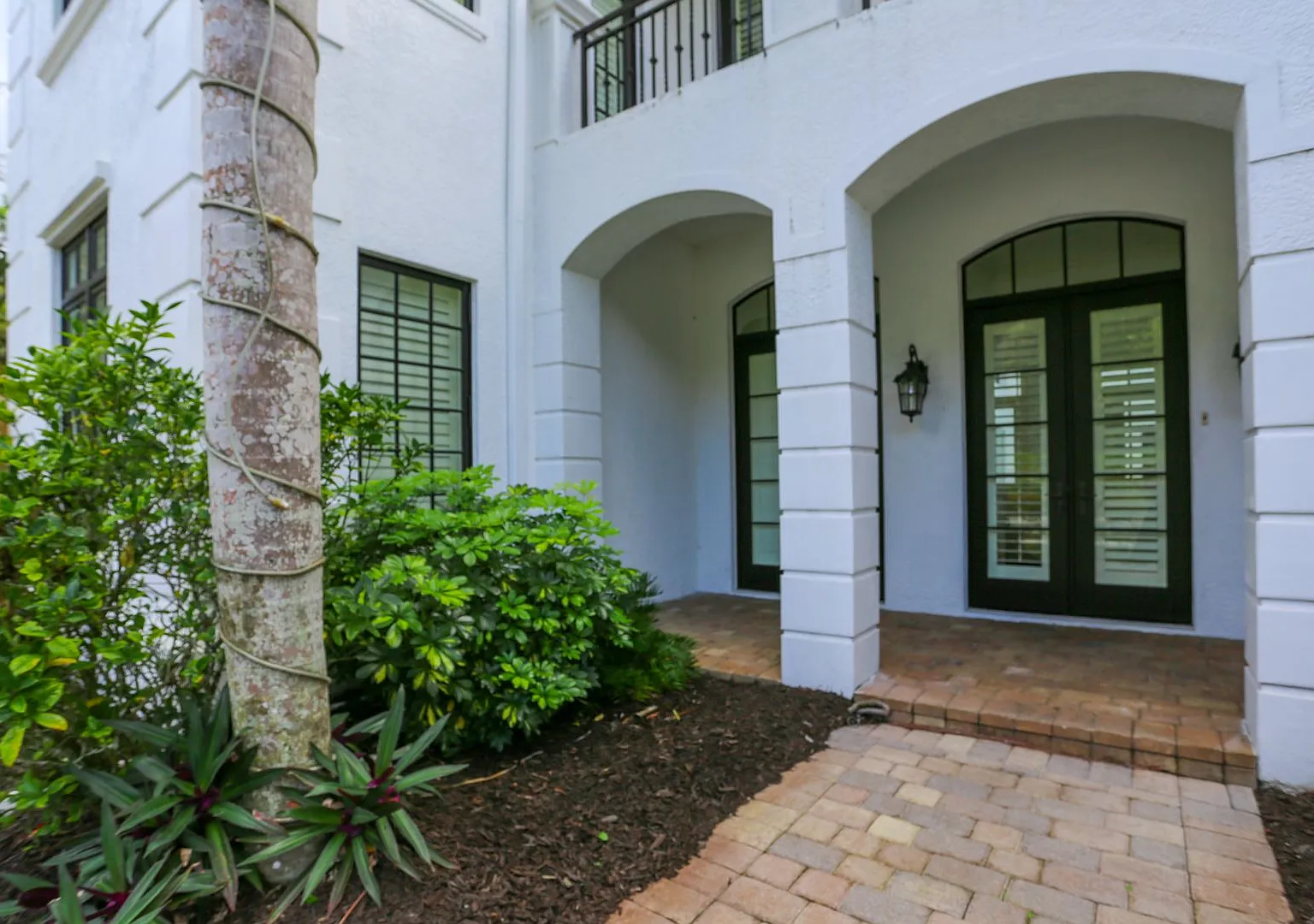 Stunning Seasonal Rental Available Stunning Pool Home — Photo 2