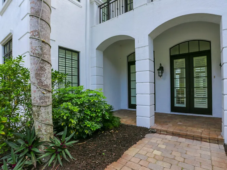 1412 Hemingway Pl — Photo 2