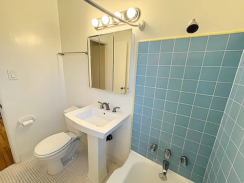 2103 Oak St #A — Photo 10