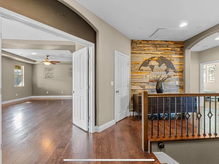 701 Rolling Green Dr — Photo 32