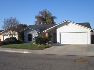 2117 10th St, Sanger, CA 93657
