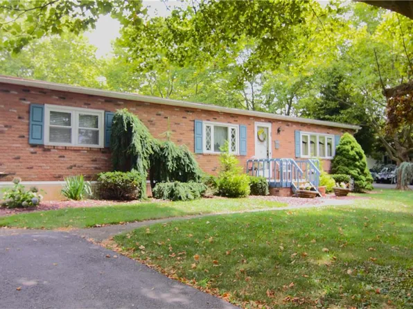 53 Sycamore Dr, Bath, PA 18014