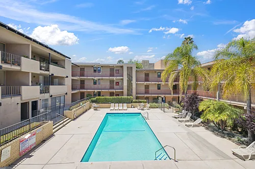 Encino Country Club Apartments Photo 1