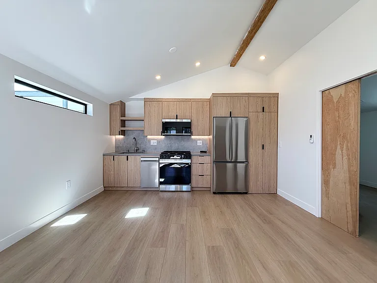 21905 Providencia St — Photo 2