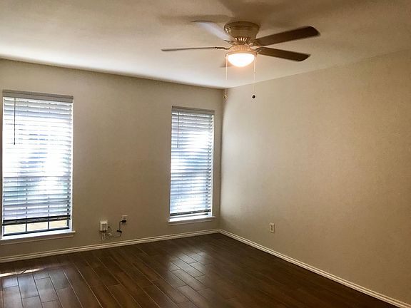 3rd image of 604 Mountain Laurel Ln