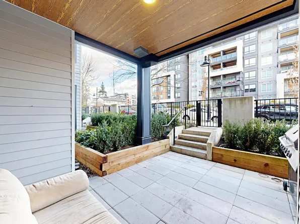 615 Cottonwood Ave #208, Coquitlam, BC V3J 2S5