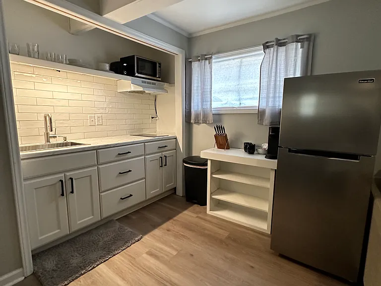 Microwave
Fridge
Coffee Maker