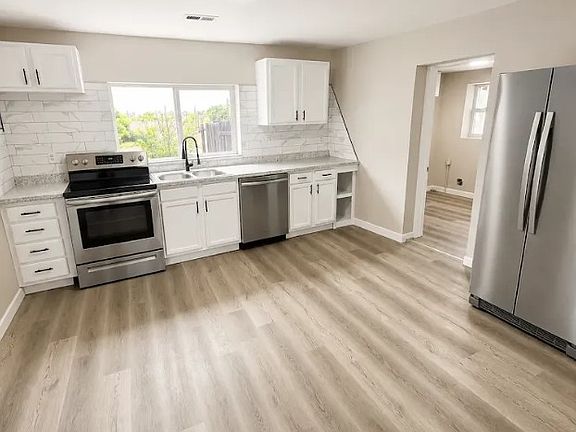 2nd image of 1215 San Pedro St