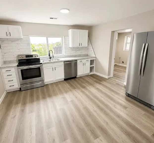 1215 San Pedro St — Photo 2