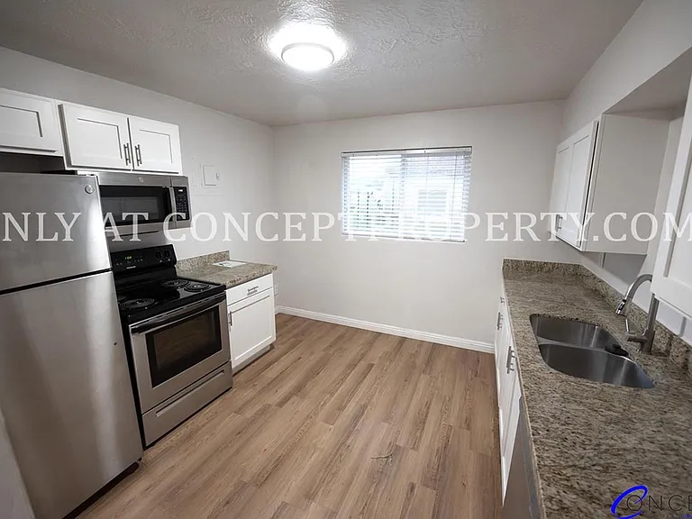 943-971 Chapel Dr — Photo 35