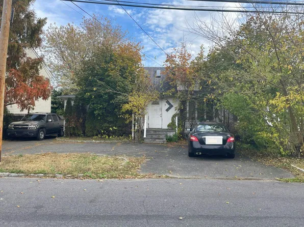 43 Baylawn Ave, Copiague, NY 11726