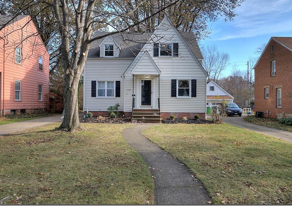 1st image of 2065 E 226th St