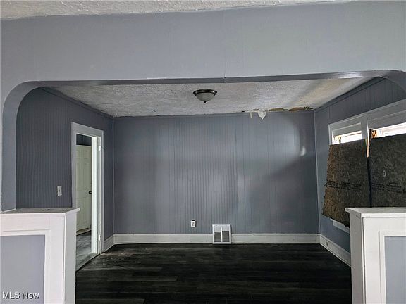3rd image of 3055 E 121st St
