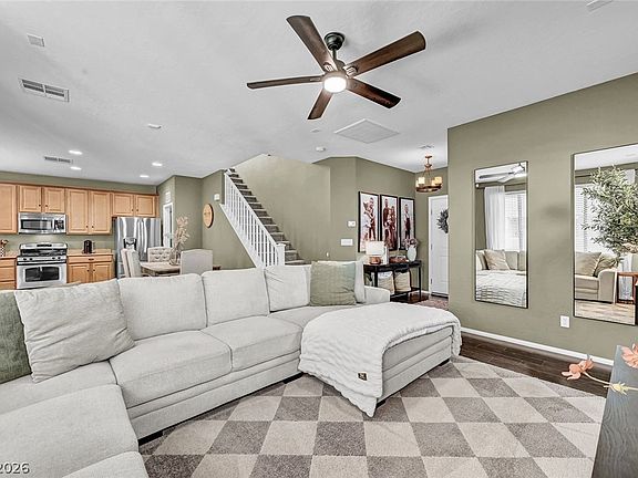 5th image of 10423 Lilac Square Ave