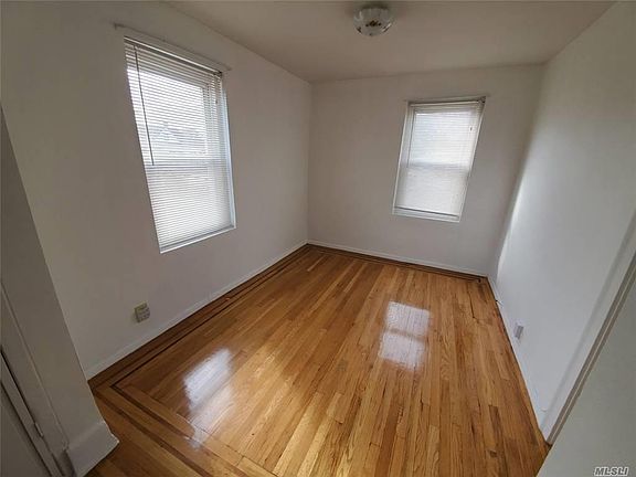 3rd image of 246 Mineola Blvd APT 2
