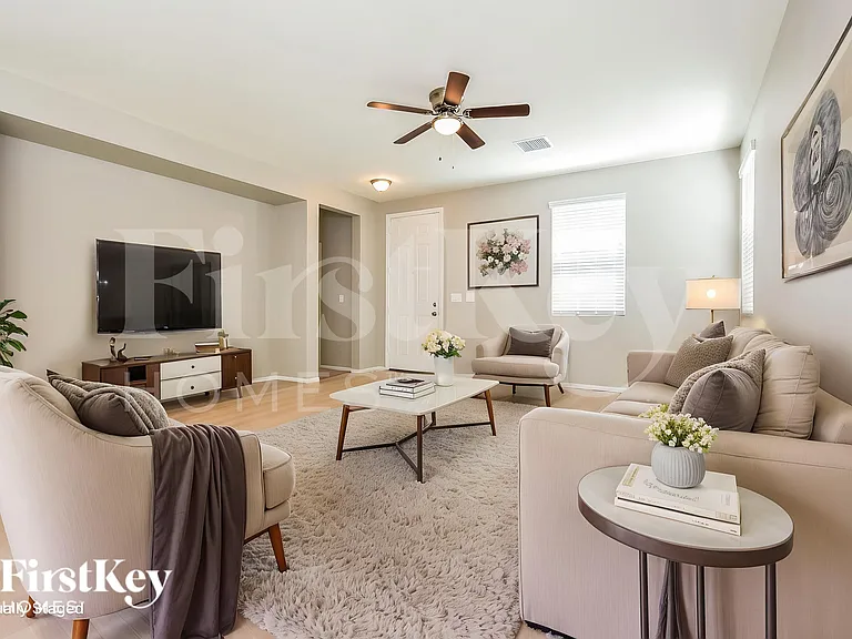 1106 E Dorrell Ln — Photo 4