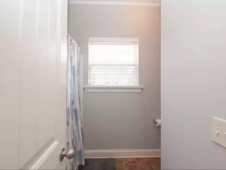 219 Rowlette Cir — Photo 14