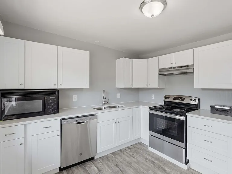 Towne Apartments — Photo 28