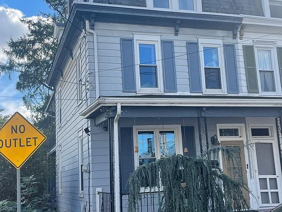 2nd image of 135 Lucknow Rd